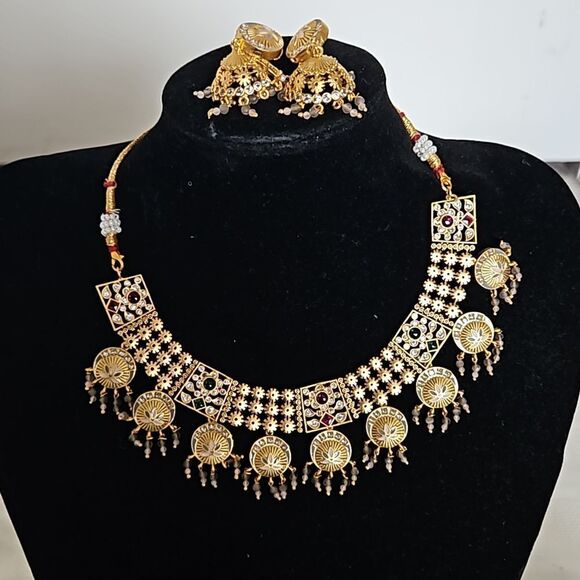 Indian Traditional Kundan  Necklace & Earrings Set - Picture 1 of 16